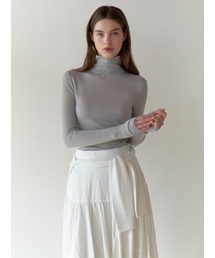 Powdery turtleneck knit (silver blue)
