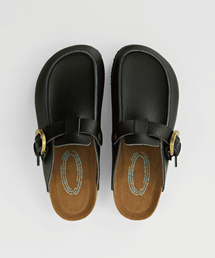 IYSO（イソ）の「ユートブラック（サンダル）」