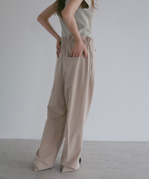 MANOF(マノフ)の「WAIST GATHER PANTS(その他パンツ・レディース・ネイビー/ベージュ・M/S)」の2枚目の写真