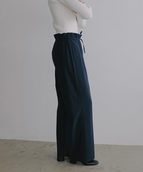 MANOF(マノフ)の「WAIST GATHER PANTS(その他パンツ・レディース・ネイビー/ベージュ・M/S)」の9枚目の写真