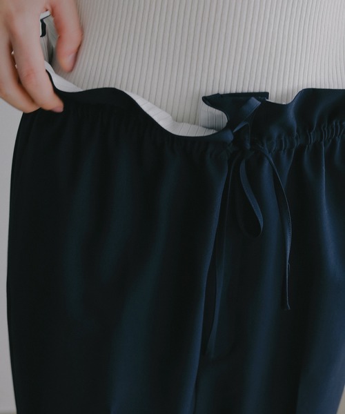 MANOF(マノフ)の「WAIST GATHER PANTS(その他パンツ・レディース・ネイビー/ベージュ・M/S)」の13枚目の写真