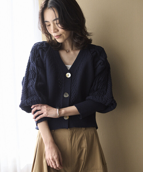 Firsthand（ファーストハンド）の「Firsthand/ファーストハンド バリエーション釦 ボリュームスリーブ ケーブル ニット カーディガン（カーディガン/ボレロ・レディース・ホワイト/ブラック/ネイビー/レッド・FREE）」の22枚目の写真