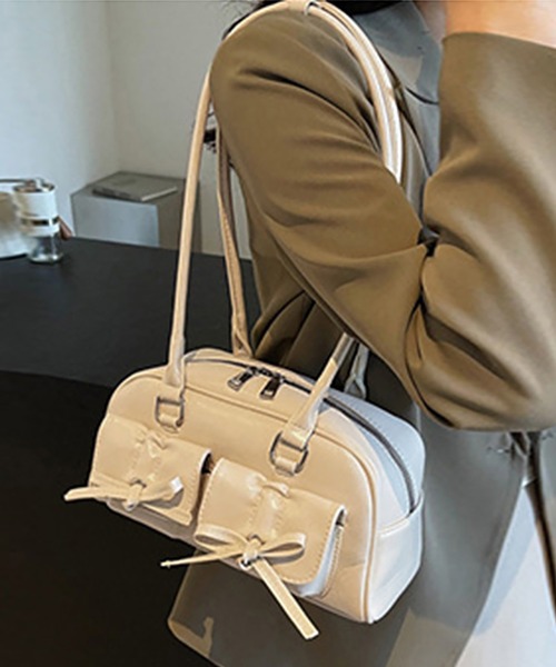 Doux Belle(ドゥーベル)の「フロントバックル付きスクエア型ハンドバッグ(ハンドバッグ・レディース・オフホワイト/ピンク/シルバー/ワインレッド/ブラック/ブラウン・FREE)」の2枚目の写真