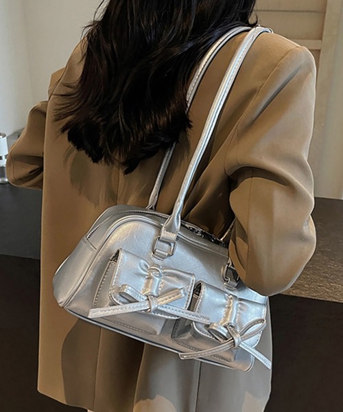 Doux Belle(ドゥーベル)の「フロントバックル付きスクエア型ハンドバッグ(ハンドバッグ・レディース・オフホワイト/ピンク/シルバー/ワインレッド/ブラック/ブラウン・FREE)」の8枚目の写真