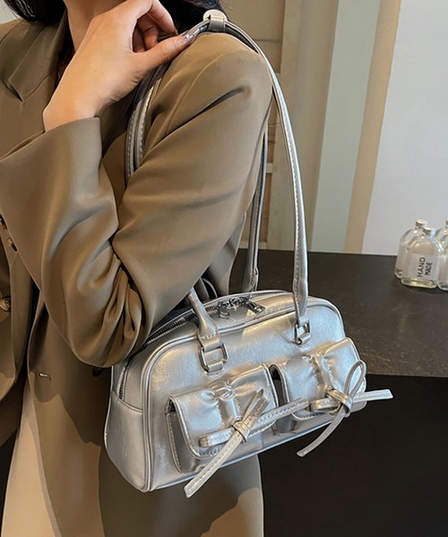 Doux Belle(ドゥーベル)の「フロントバックル付きスクエア型ハンドバッグ(ハンドバッグ・レディース・オフホワイト/ピンク/シルバー/ワインレッド/ブラック/ブラウン・FREE)」の21枚目の写真