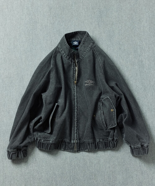 UMBRO(アンブロ)の「UMBRO/アンブロ SP Denim Stand Collar Blouson/別注 デニム スタンドカラー ブルゾン(ブルゾン・メンズ・ブルー/ネイビー/ブラック・X-LARGE/LARGE/MEDIUM)」の2枚目の写真