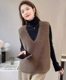 フェザーニットVネックベスト/レイヤードコーデ