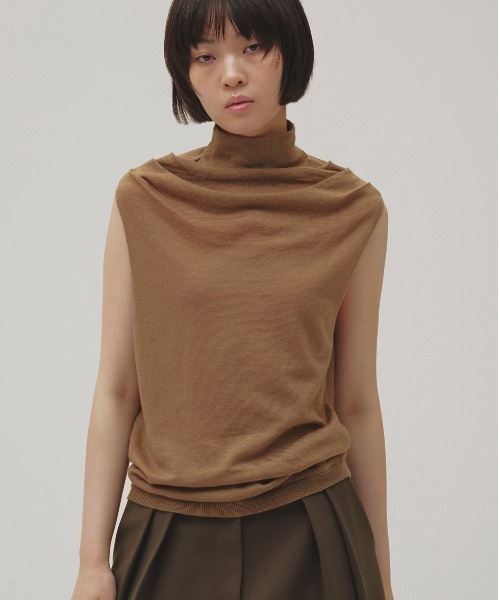 TODAYFUL(トゥデイフル)の「Highneck Drape Tanktop(タンクトップ・レディース・キャメル/チャコールグレー/ブラック・FREE)」の1枚目の写真
