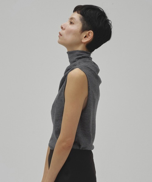 TODAYFUL(トゥデイフル)の「Highneck Drape Tanktop(タンクトップ・レディース・キャメル/チャコールグレー/ブラック・FREE)」の7枚目の写真