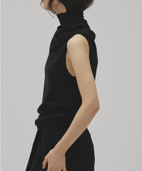TODAYFUL(トゥデイフル)の「Highneck Drape Tanktop(タンクトップ・レディース・キャメル/チャコールグレー/ブラック・FREE)」の9枚目の写真