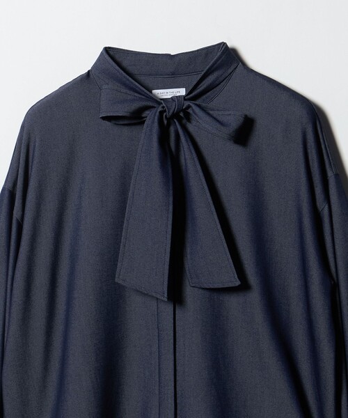 A DAY IN THE LIFE UNITED ARROWS(アデイインザライフユナイテッドアローズ)の「デニムライク ボウタイ バンドカラーブラウス <A DAY IN THE LIFE>(シャツ/ブラウス・レディース・コバルトブルー/ネイビー・FREE)」の11枚目の写真