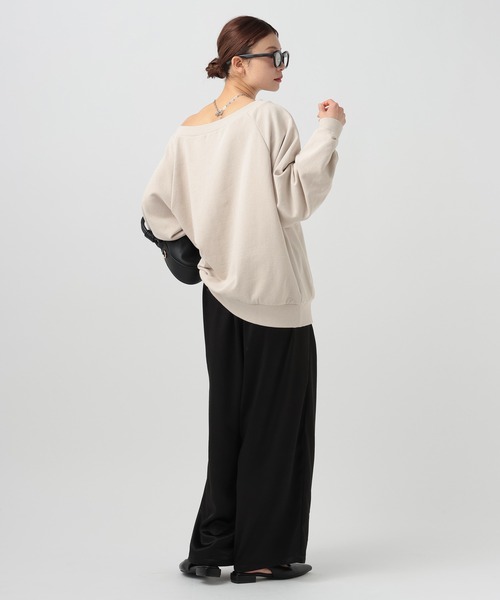 BAYFLOW（ベイフロー）の「[WEB限定]ルーズ2WAYオフショルスウェット（スウェット・レディース・グレー/オフホワイト/ベージュ/ブラック/ピンク・FREE）」の9枚目の写真