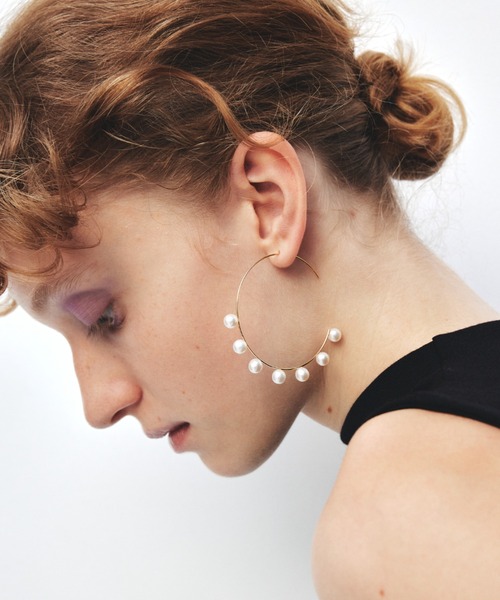 les bonbon(ルボンボン)の「【les bonbon】flotter pearl hoop pierce M/フロテ パール フープ ピアス M 両耳(ピアス(両耳用)・レディース・ホワイト・FREE)」の1枚目の写真