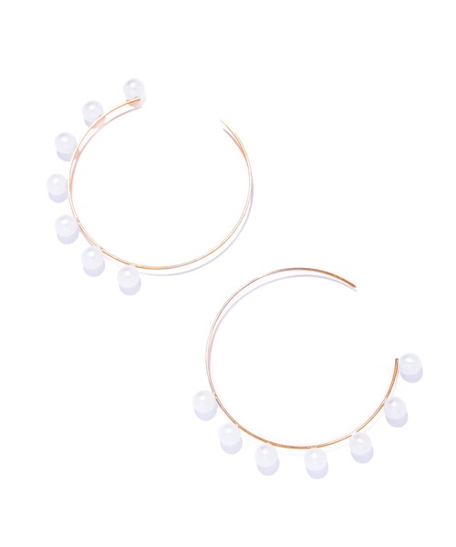 les bonbon(ルボンボン)の「【les bonbon】flotter pearl hoop pierce M/フロテ パール フープ ピアス M 両耳(ピアス(両耳用)・レディース・ホワイト・FREE)」の2枚目の写真