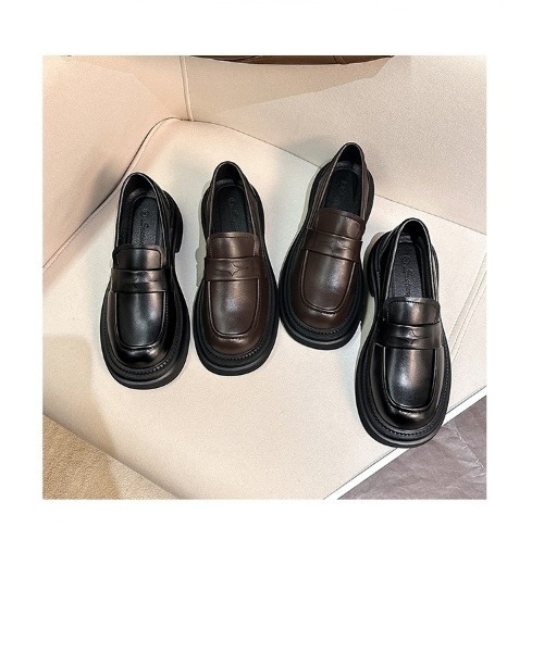 I.O.E(アイオイ)の「エコレザー デイリーボリュームローファー(ローファー・レディース・ブラック・MEDIUM/SMALL/X-SMALL/LARGE)」の2枚目の写真