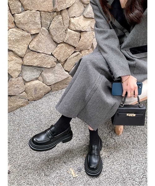I.O.E(アイオイ)の「エコレザー デイリーボリュームローファー(ローファー・レディース・ブラック・MEDIUM/SMALL/X-SMALL/LARGE)」の10枚目の写真
