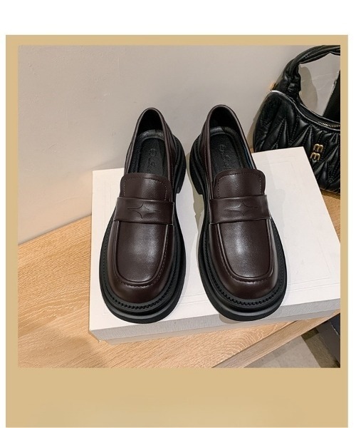 I.O.E(アイオイ)の「エコレザー デイリーボリュームローファー(ローファー・レディース・ブラック・MEDIUM/SMALL/X-SMALL/LARGE)」の19枚目の写真