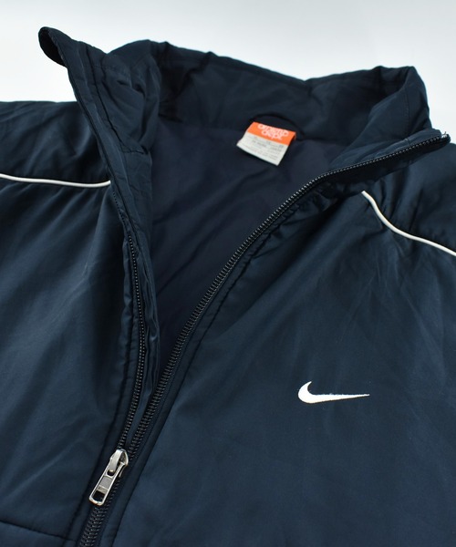 NIKE(ナイキ)の「【USED】NIKE 中綿入り ジップ ジャケット(ナイロンジャケット・メンズ・ネイビー・X-LARGE)」の2枚目の写真