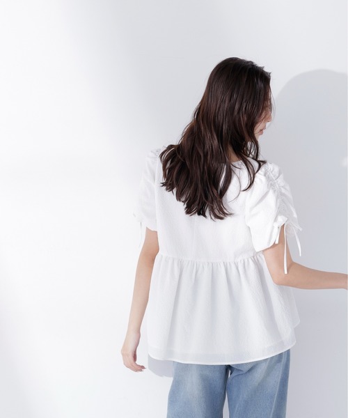 NATURAL BEAUTY BASIC（ナチュラルビューティーベーシック）の「◇ドロストギャザースリーブブラウス（シャツ/ブラウス・レディース・ブラック/オフホワイト/ブルー・FREE）」の8枚目の写真