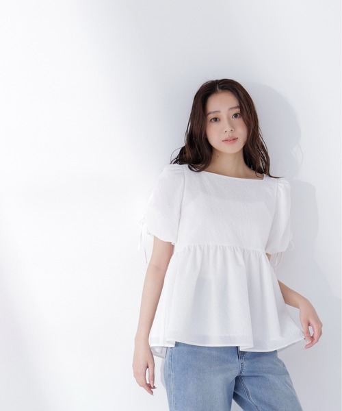 NATURAL BEAUTY BASIC（ナチュラルビューティーベーシック）の「◇ドロストギャザースリーブブラウス（シャツ/ブラウス・レディース・ブラック/オフホワイト/ブルー・FREE）」の10枚目の写真