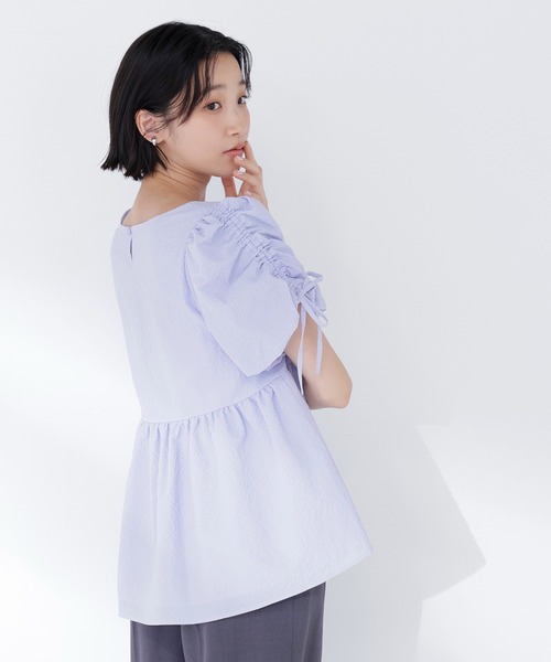 NATURAL BEAUTY BASIC（ナチュラルビューティーベーシック）の「◇ドロストギャザースリーブブラウス（シャツ/ブラウス・レディース・ブラック/オフホワイト/ブルー・FREE）」の21枚目の写真