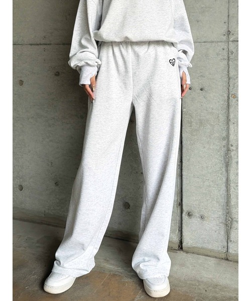 EGOIST（エゴイスト）の「ハートロゴ裏毛ワイドパンツ（スウェットパンツ・レディース・ライトグレー/ブラック・FREE）」の2枚目の写真