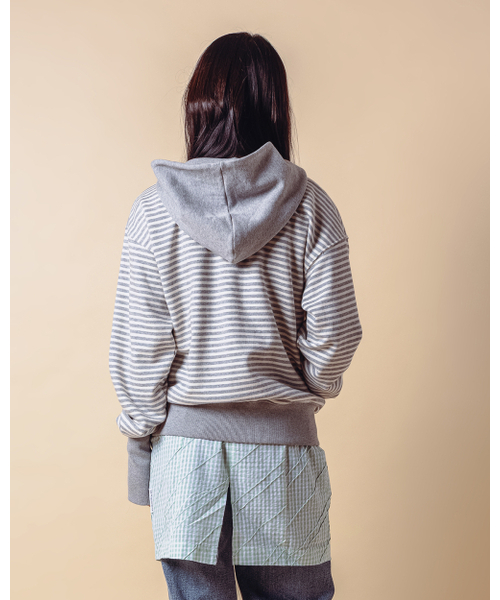 THEMUSEUMVISITOR(ザミュージアムビジター)の「STRIPE UNBALANCED ZIPUP HOODIE (GREY)(パーカー・レディース・その他・FREE)」の6枚目の写真