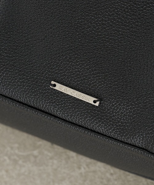 RAY CASSIN(レイカズン)の「【A4サイズ収納可能 / 大容量】ビッグショルダーバッグ(ショルダーバッグ・レディース・アイボリー/ブラック/ブラウン・FREE)」の4枚目の写真
