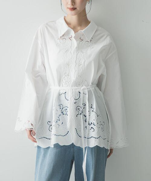 URBAN RESEARCH(アーバンリサーチ)の「カットワーク刺繍シャツ(シャツ/ブラウス・レディース・ホワイト/ブラック・FREE)」の4枚目の写真