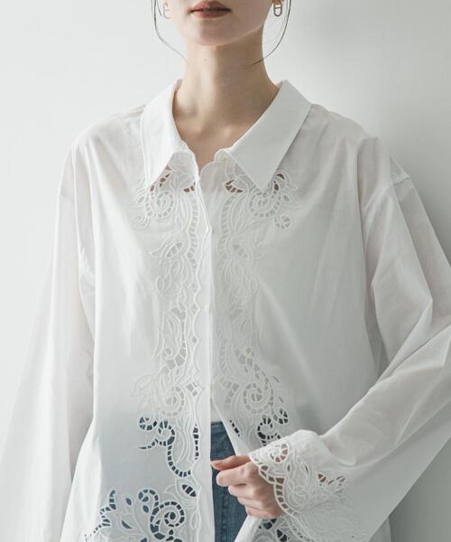 URBAN RESEARCH(アーバンリサーチ)の「カットワーク刺繍シャツ(シャツ/ブラウス・レディース・ホワイト/ブラック・FREE)」の5枚目の写真