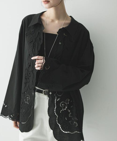 URBAN RESEARCH(アーバンリサーチ)の「カットワーク刺繍シャツ(シャツ/ブラウス・レディース・ホワイト/ブラック・FREE)」の19枚目の写真