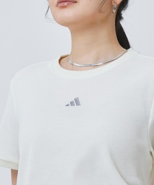 adidas(アディダス)の「【別注】アディダス adidas アルペン ワッフル サイドギャザー 半袖Tシャツ 限定コラボ(Tシャツ/カットソー・レディース・オフホワイト/ブラック・S/M/L/XL)」の9枚目の写真