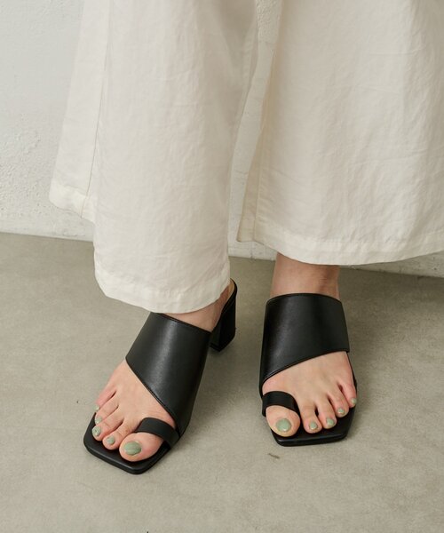 Omekashi(オメカシ)の「トングスクエアサンダル(サンダル・レディース・ベージュ/ブラック・SMALL/MEDIUM/LARGE)」の3枚目の写真