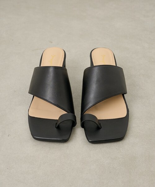 Omekashi(オメカシ)の「トングスクエアサンダル(サンダル・レディース・ベージュ/ブラック・SMALL/MEDIUM/LARGE)」の6枚目の写真
