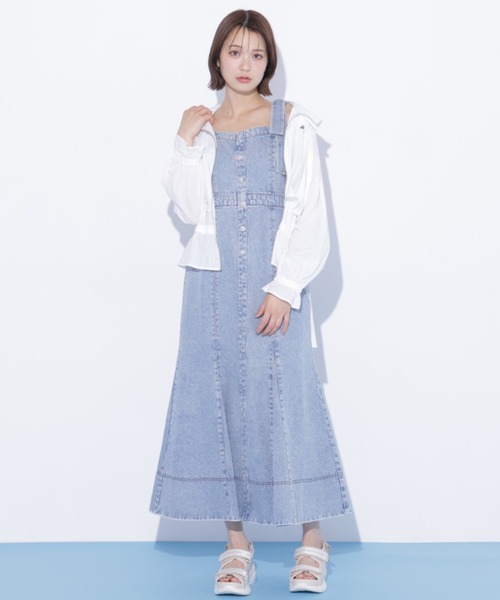 JILL by JILL STUART(ジルバイジルスチュアート)の「肩リボンデニムジャンスカ(ワンピース・レディース・ブルー/ホワイト・MEDIUM/SMALL)」の2枚目の写真