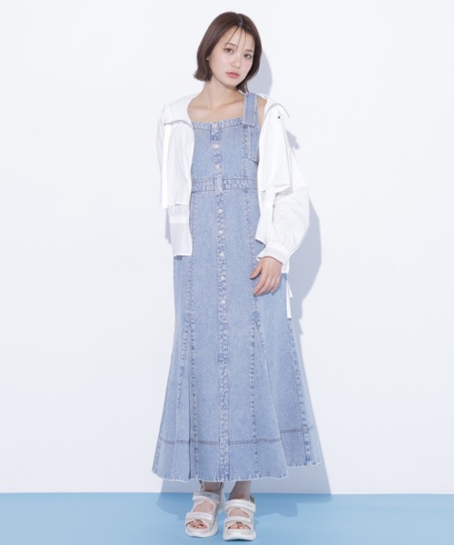 JILL by JILL STUART(ジルバイジルスチュアート)の「肩リボンデニムジャンスカ(ワンピース・レディース・ブルー/ホワイト・MEDIUM/SMALL)」の4枚目の写真