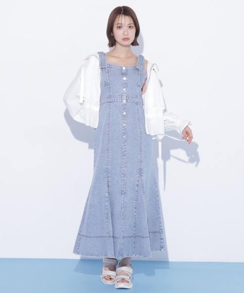 JILL by JILL STUART(ジルバイジルスチュアート)の「肩リボンデニムジャンスカ(ワンピース・レディース・ブルー/ホワイト・MEDIUM/SMALL)」の5枚目の写真