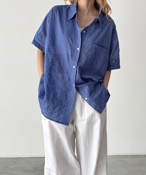 CANAL JEAN(キャナルジーン)の「COIN チェック半袖シャツ(シャツ/ブラウス・レディース・ブルー/アイボリー・ONE SIZE)」の2枚目の写真