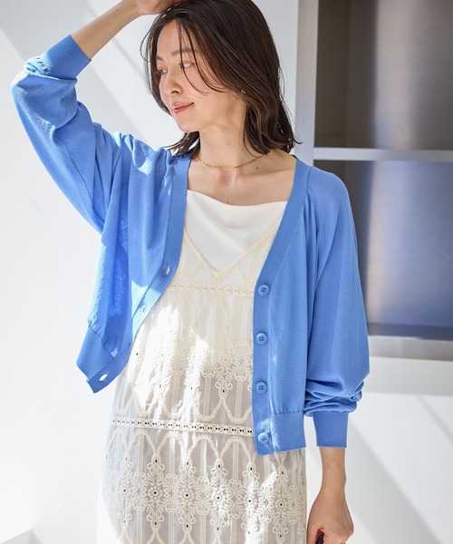 ROPE' PICNIC（ロペピクニック）の「シャーベットニット ショート丈Vネックカーディガン/UVケア・接触冷感（カーディガン/ボレロ・レディース・ダークブラウン/ブラック/ブルー系その他4/オフホワイト・FREE）」の4枚目の写真