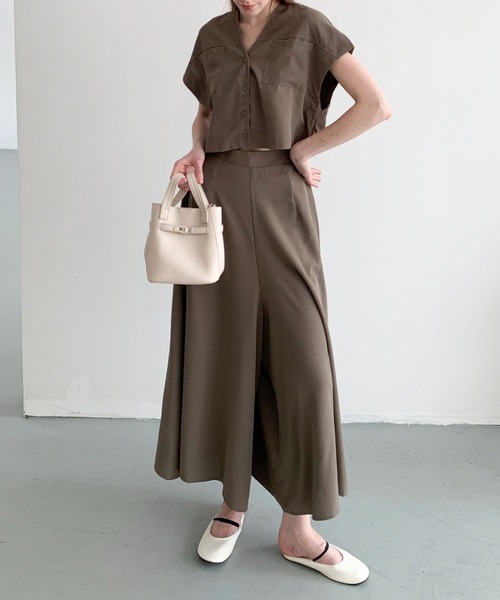 DECADE CLASSIC（ディケイド クラシック）の「DECADE CLASSIC 半袖ノンカラージャケット＋スカンツワイドパンツ（セットアップ・レディース・ライトグレー/モカ/ブラック・FREE）」の9枚目の写真
