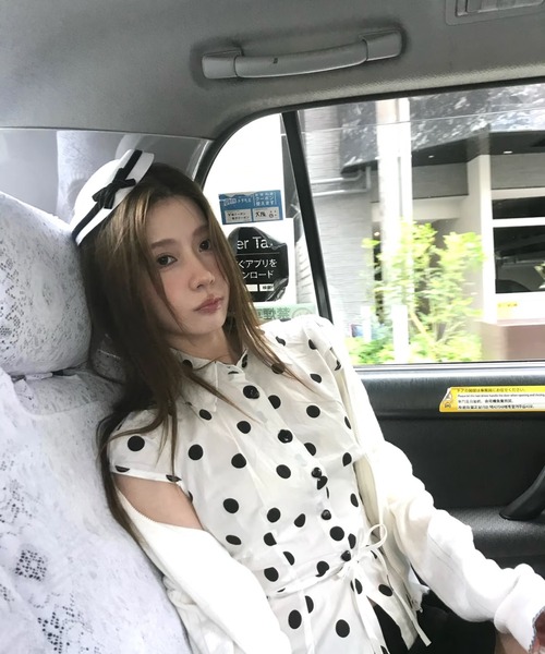 AsheKsha(アシクシャ)の「ウエストが絞られた半袖シャツ(シャツ/ブラウス・レディース・ホワイト・M)」の7枚目の写真