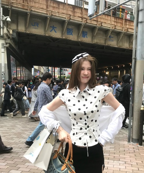 AsheKsha(アシクシャ)の「ウエストが絞られた半袖シャツ(シャツ/ブラウス・レディース・ホワイト・M)」の9枚目の写真