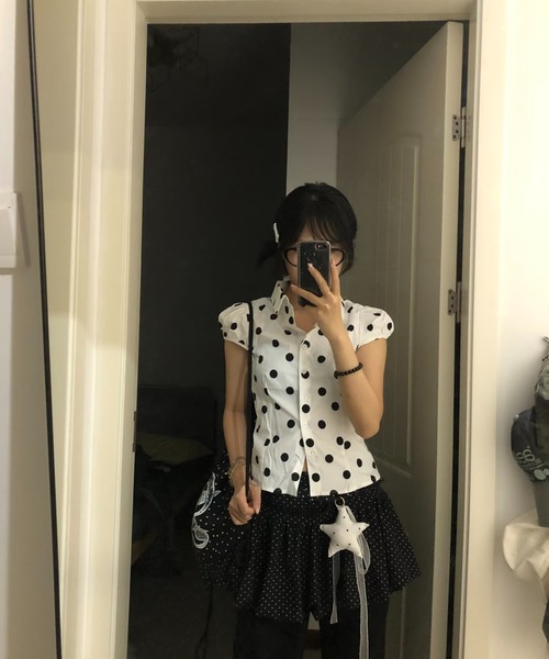 AsheKsha(アシクシャ)の「ウエストが絞られた半袖シャツ(シャツ/ブラウス・レディース・ホワイト・M)」の18枚目の写真