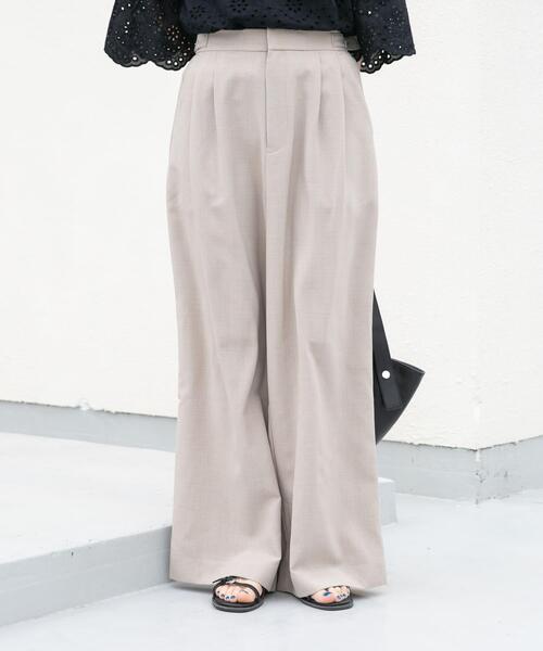 ITEMS URBANRESEARCH(アイテムズ アーバンリサーチ)の「『イージーケア/接触冷感/UVカット』SMOOTH LINEN TOUCH ワイドパンツ(その他パンツ・レディース・ベージュ/ブラウン/グリーン/チャコールグレー・FREE)」の3枚目の写真