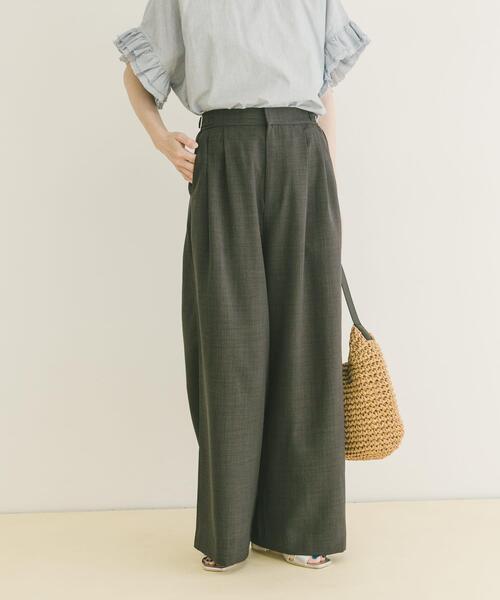 ITEMS URBANRESEARCH(アイテムズ アーバンリサーチ)の「『イージーケア/接触冷感/UVカット』SMOOTH LINEN TOUCH ワイドパンツ(その他パンツ・レディース・ベージュ/ブラウン/グリーン/チャコールグレー・FREE)」の6枚目の写真