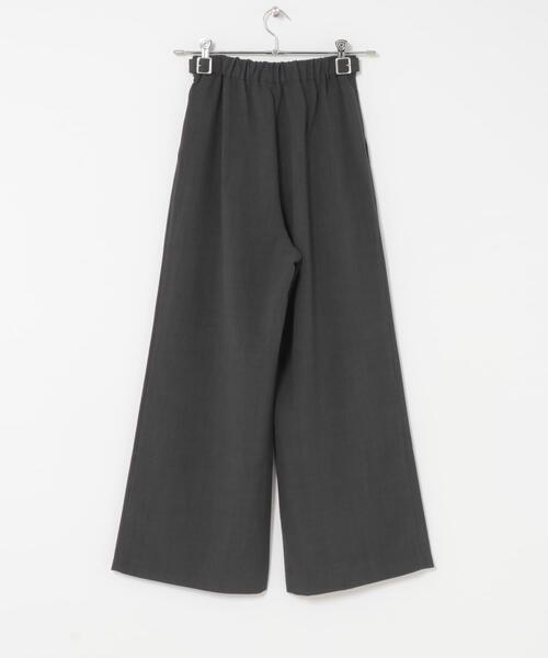 ITEMS URBANRESEARCH(アイテムズ アーバンリサーチ)の「『イージーケア/接触冷感/UVカット』SMOOTH LINEN TOUCH ワイドパンツ(その他パンツ・レディース・ベージュ/ブラウン/グリーン/チャコールグレー・FREE)」の12枚目の写真