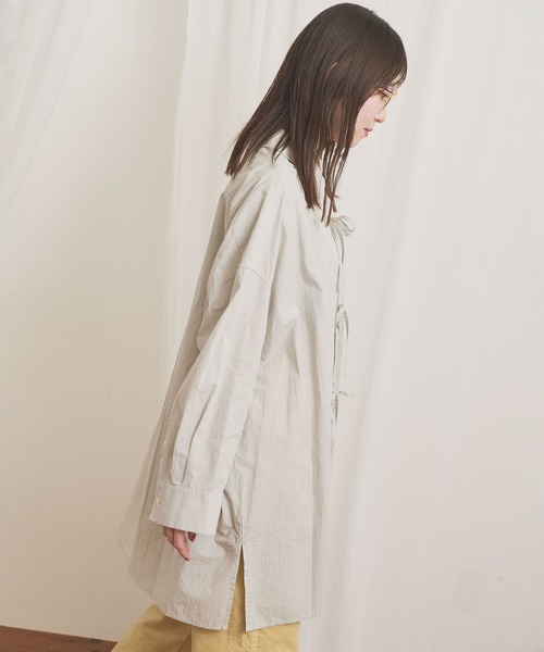 fig London(フィグロンドン)の「ribbon big shirt(シャツ/ブラウス・レディース・ベージュ/ネイビー・FREE)」の8枚目の写真