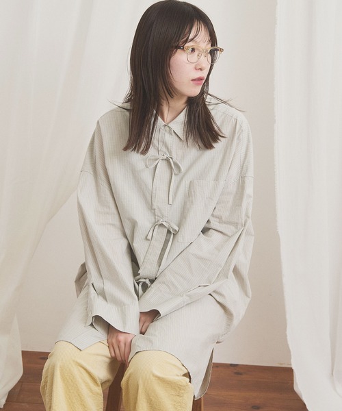 fig London(フィグロンドン)の「ribbon big shirt(シャツ/ブラウス・レディース・ベージュ/ネイビー・FREE)」の6枚目の写真