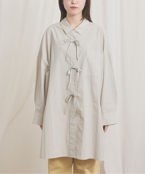 fig London(フィグロンドン)の「ribbon big shirt(シャツ/ブラウス・レディース・ベージュ/ネイビー・FREE)」の14枚目の写真