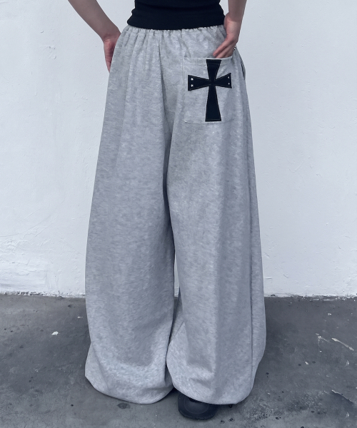 FUZZY SCAN（ファジスキャン）の「クロスパッチカーブバルーンパンツメランジ（スウェットパンツ・レディース・ライトグレー・ONE SIZE/TWO）」の2枚目の写真